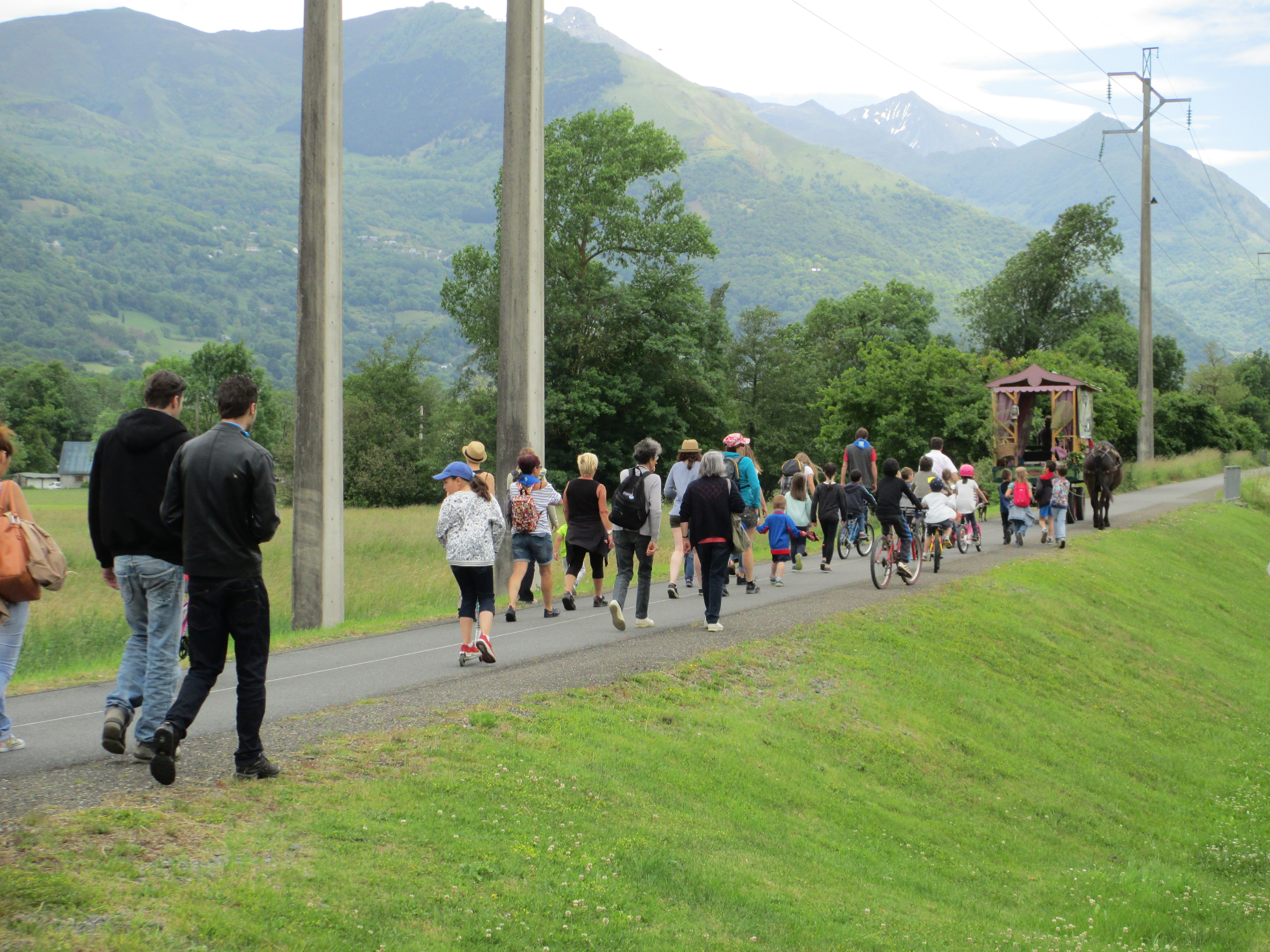 Tous derrière la Caravane du Desman sur la voie verte ! © L. Hatterley