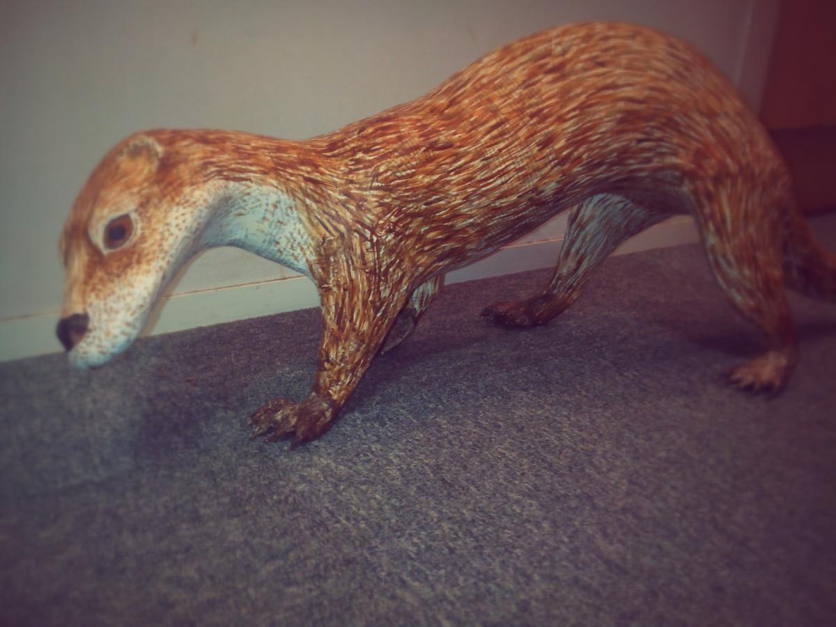 Sculpture en papier modelé d'une Loutre par Anne-Lise Koehler pour l'exposition LIFE+ Desman